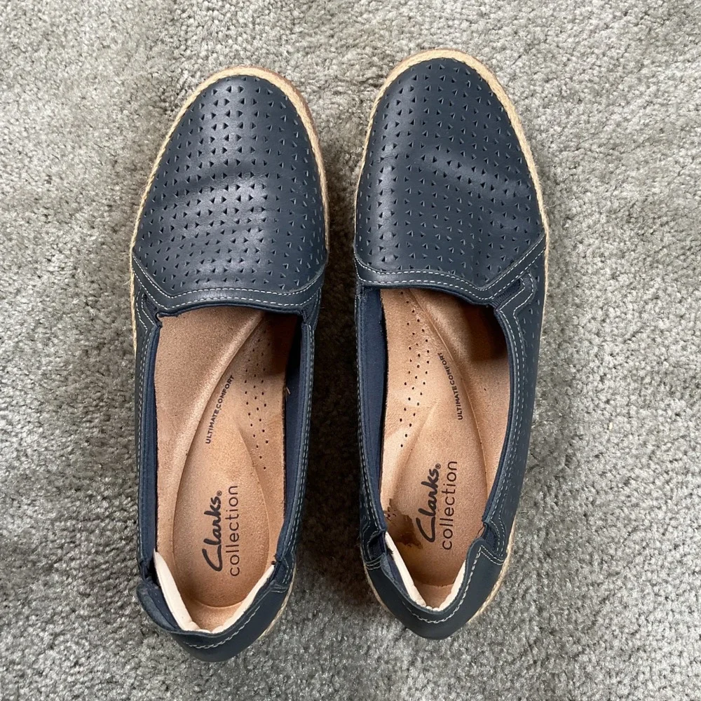 Clarks Elaina Ruby slip‎ On Loafers Womens 9.5N Navy Perforated Espadrille Trim